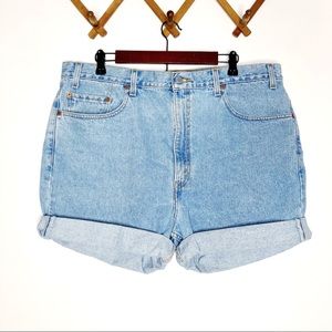 VINTAGE LEVI’S 505 High Rise Light Wash Denim Shorts